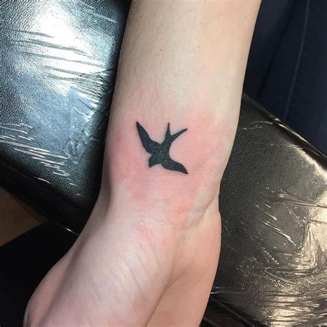 free bird tattoo|simple bird tattoo design.